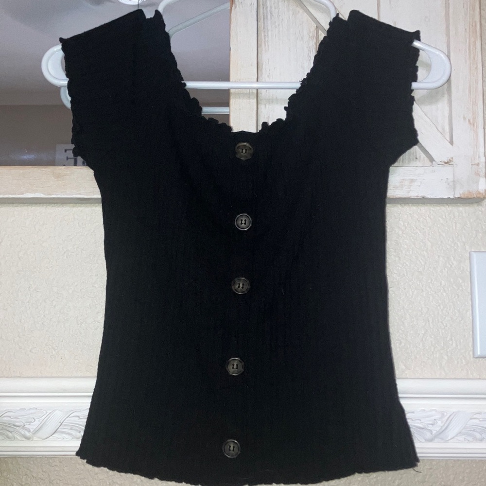 Black buttoned women’s top